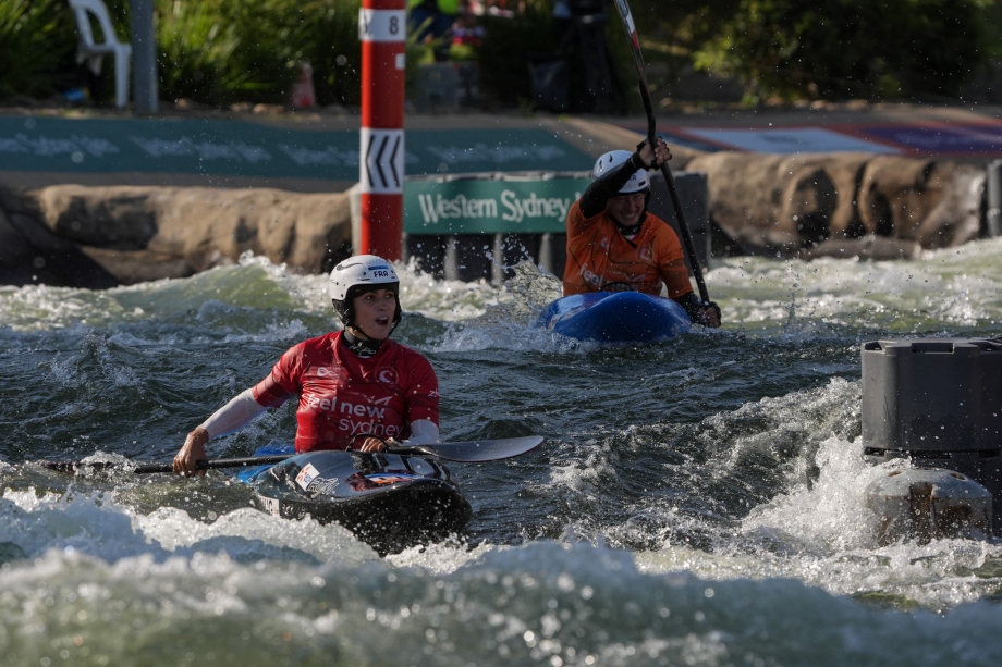 Angele Hug kayak cross Sydney 2025 France celebrate